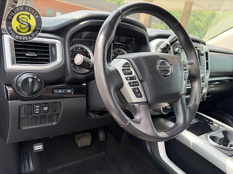 Used 2019 Nissan Titan SV w/ SV Convenience Package AWD/4WD image 22