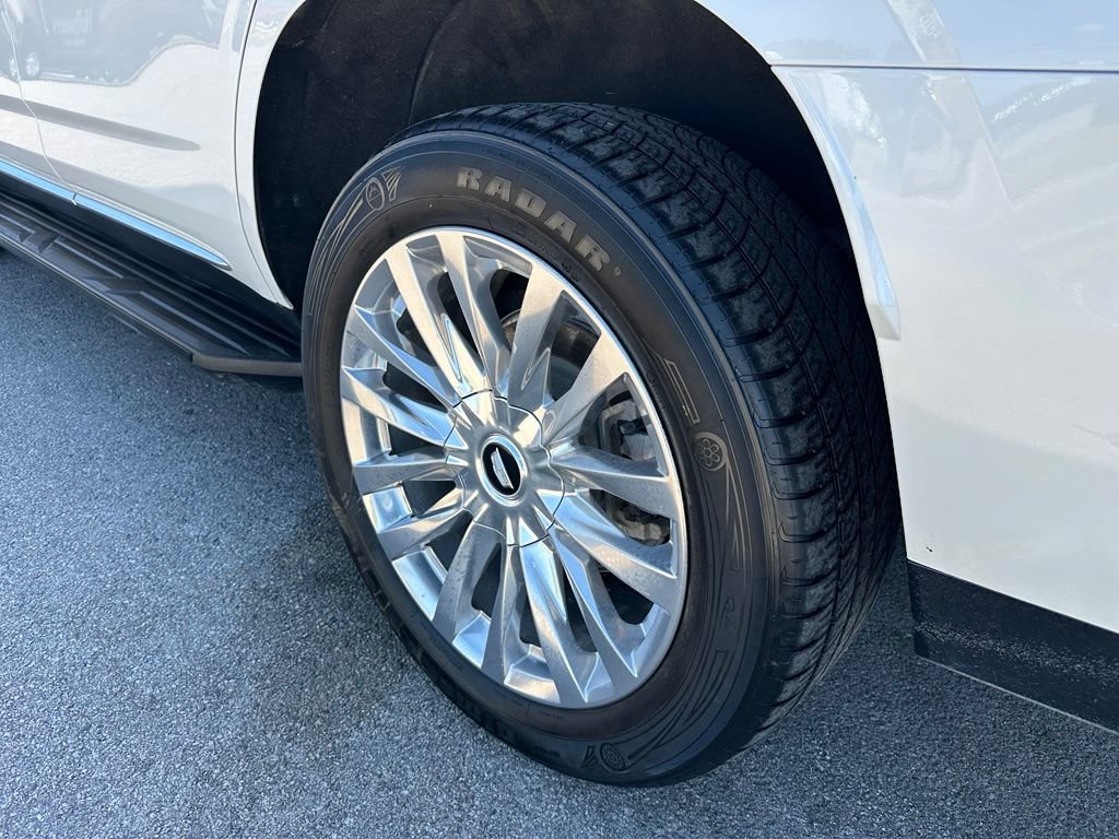 Used 2023 Cadillac Escalade Premium Luxury w/ LPO, Illumination Package RWD image 11