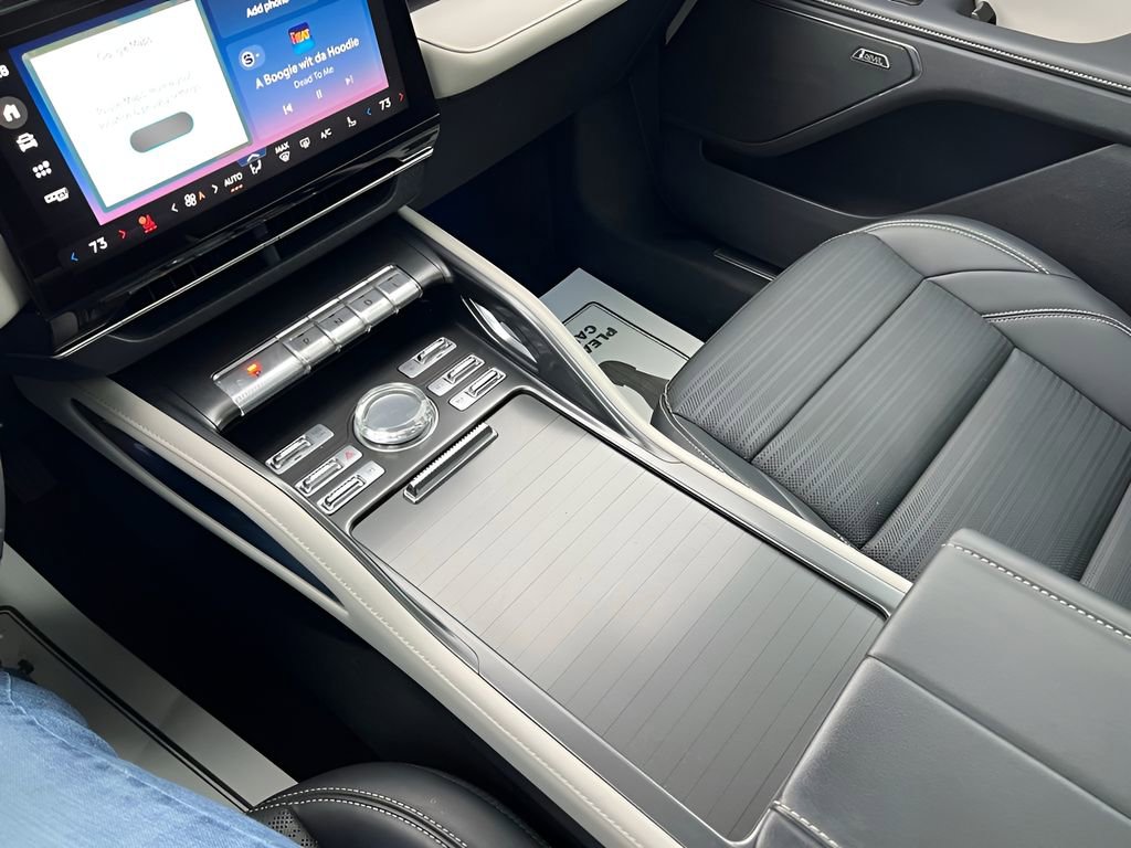 Used 2025 Lincoln Nautilus Reserve image 24