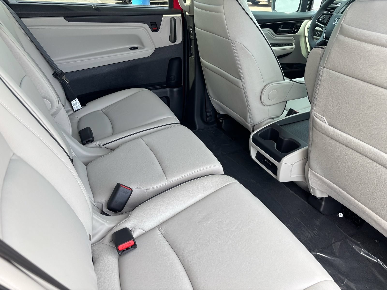 New 2026 Honda Odyssey Touring image 9