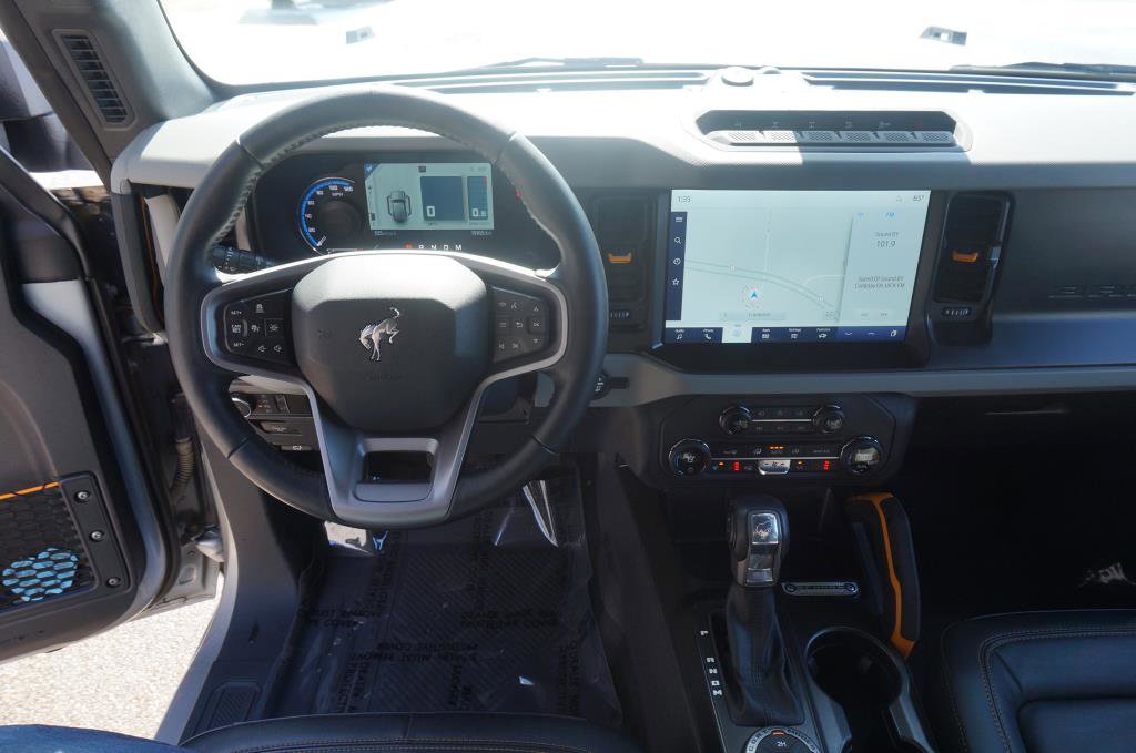 Used 2023 Ford Bronco Badlands image 12