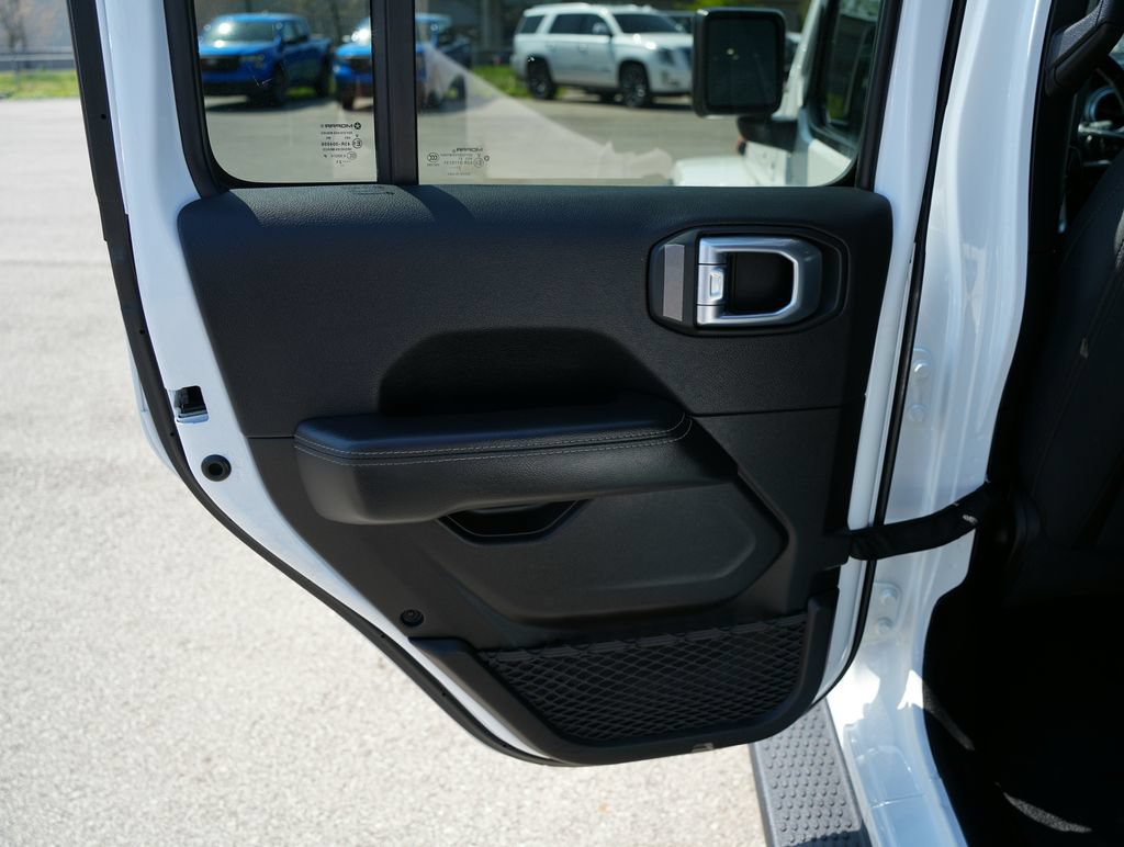 Used 2021 Jeep Wrangler Unlimited Sahara AWD/4WD image 23