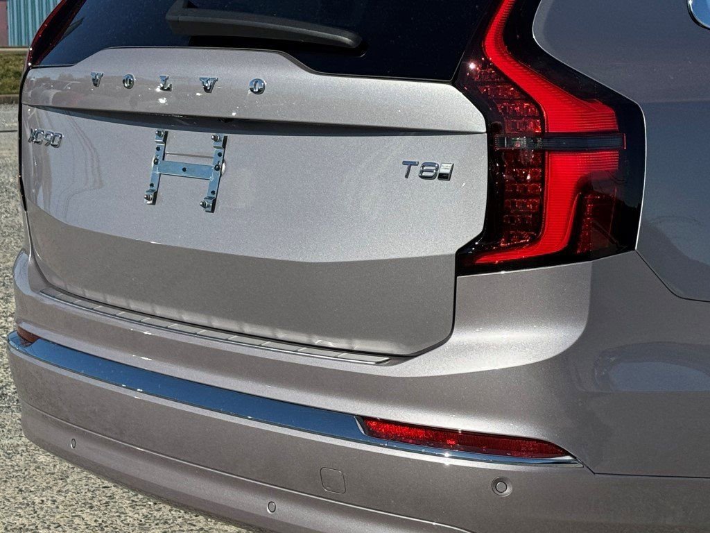 New 2026 Volvo XC90 T8 Plus w/ Protection Package Premier image 8