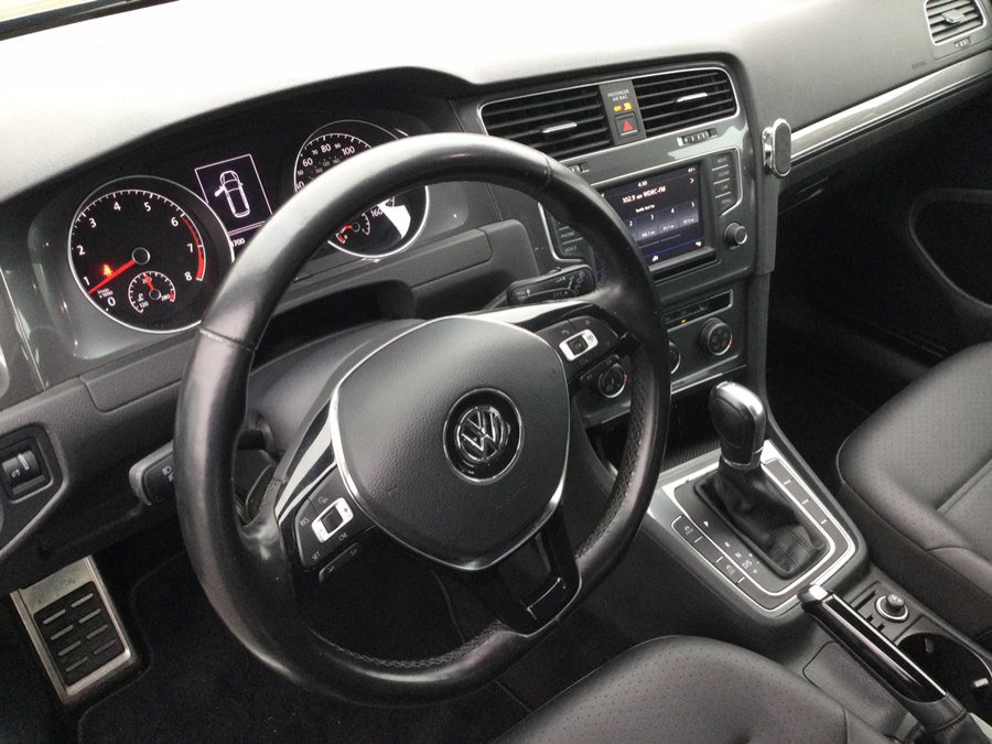 Used 2017 Volkswagen Golf Alltrack S image 13