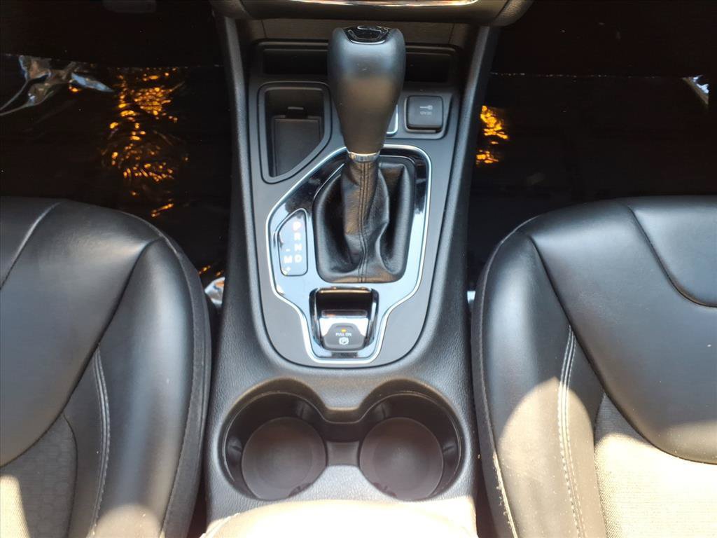 Used 2020 Jeep Cherokee Latitude Plus FWD image 28