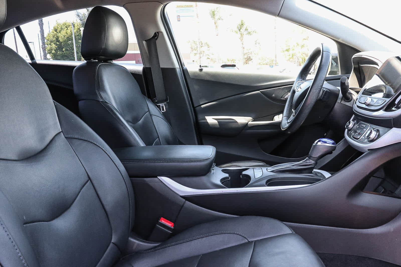 Used 2016 Chevrolet Volt LT w/ Comfort Package FWD image 27