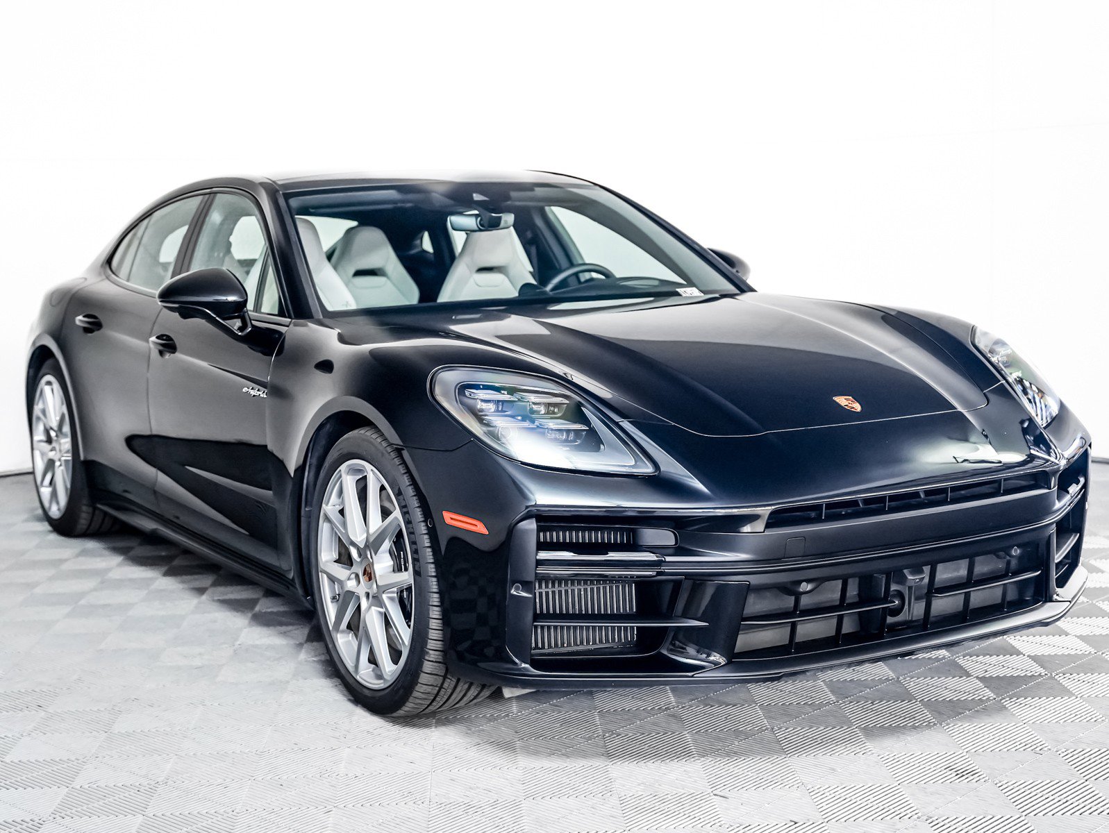 Certified 2025 Porsche Panamera 4S w/ Premium Package image 8