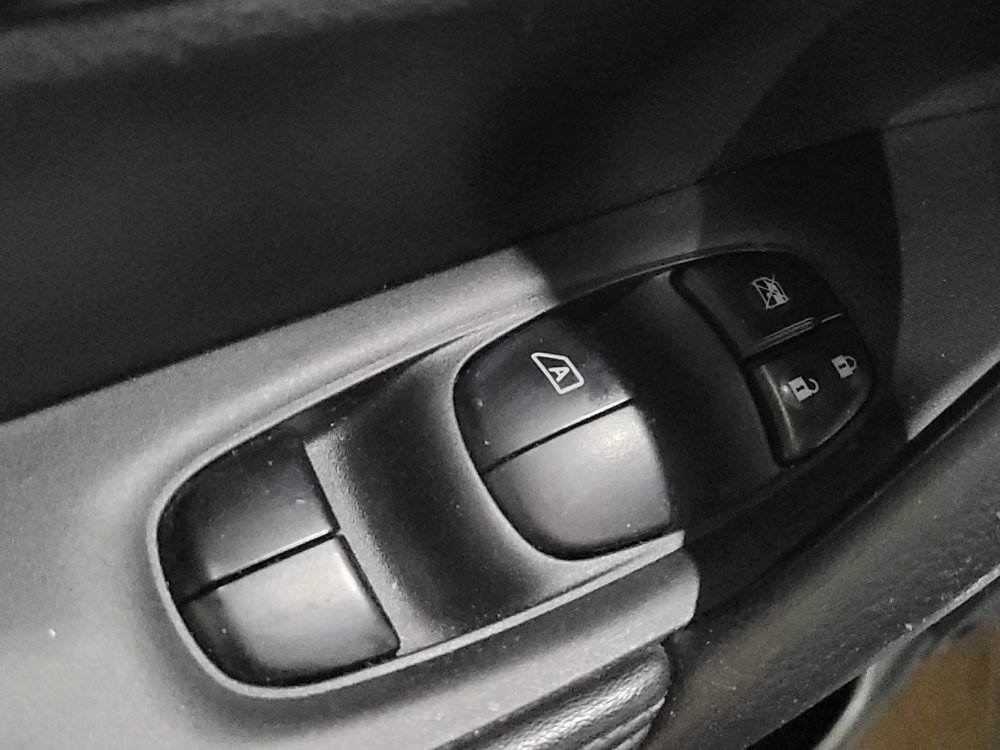 Used 2019 Nissan Rogue S image 27