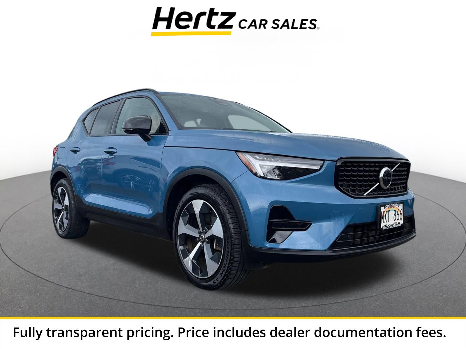 Used 2024 Volvo XC40 B5 Core AWD/4WD image 1