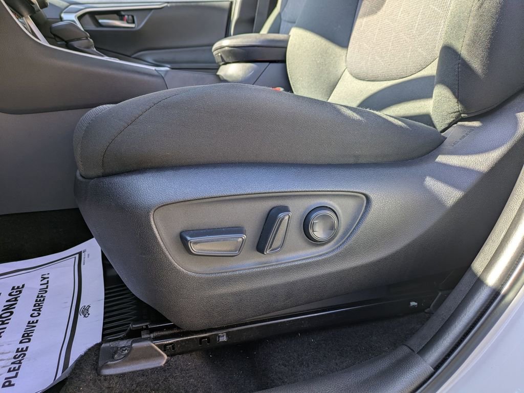 Used 2025 Toyota RAV4 XLE image 14