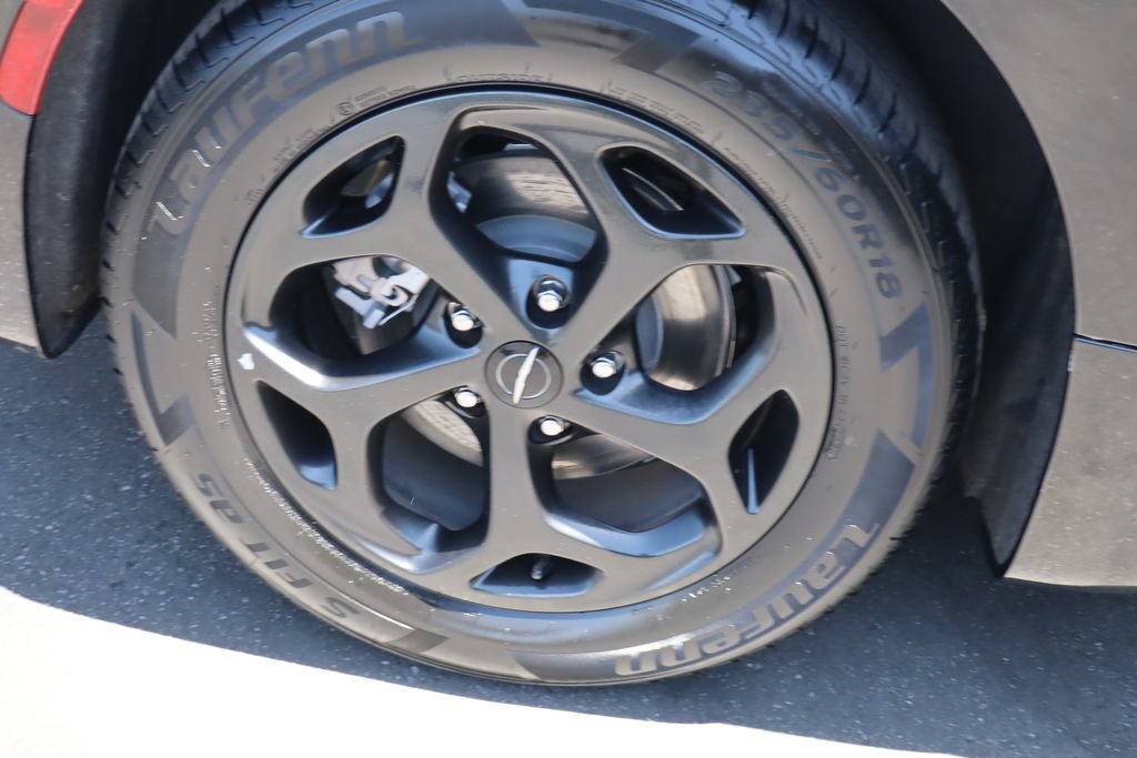 Used 2024 Chrysler Pacifica Premium FWD image 11