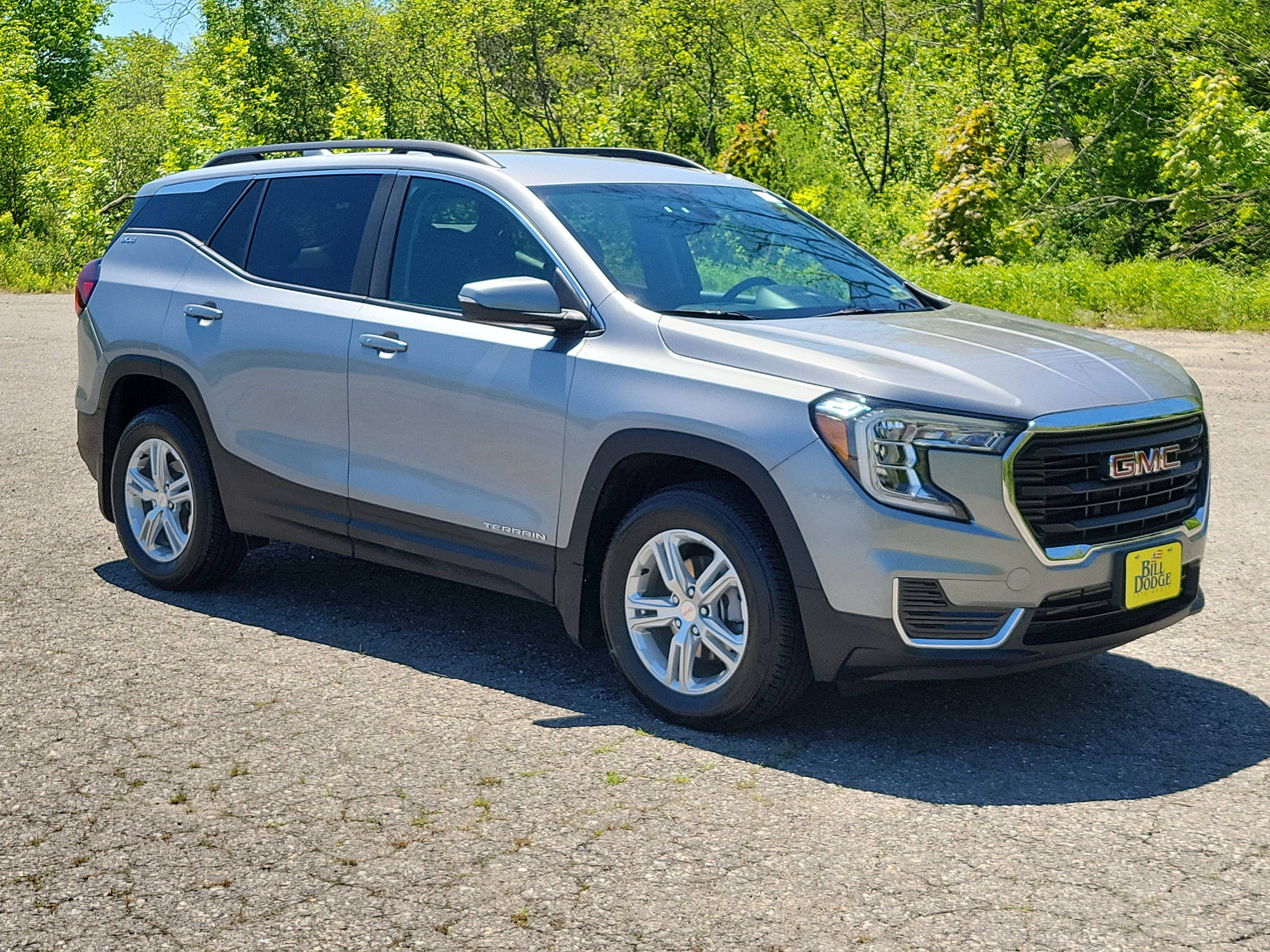 Used 2024 GMC Terrain SLE w/ Driver Convenience Package AWD/4WD image 3