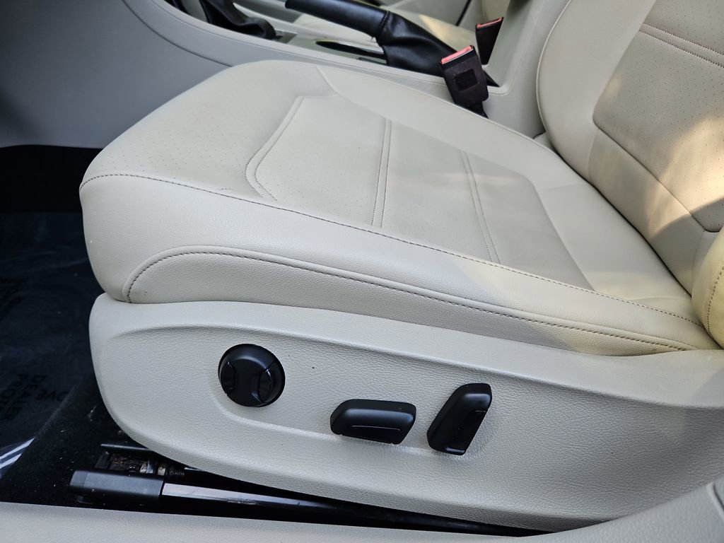 Used 2020 Volkswagen Passat 2.0T SE image 22