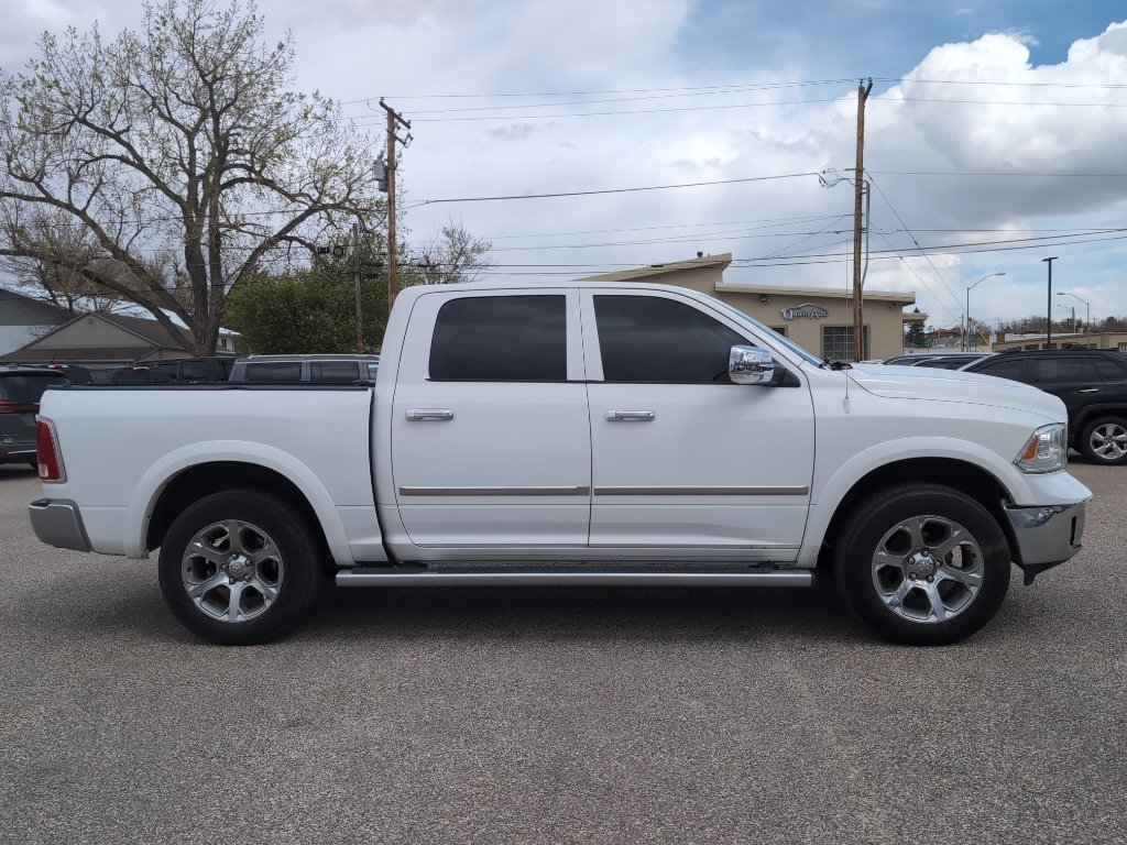 Used 2017 RAM 1500 Laramie w/ Convenience Group AWD/4WD image 5