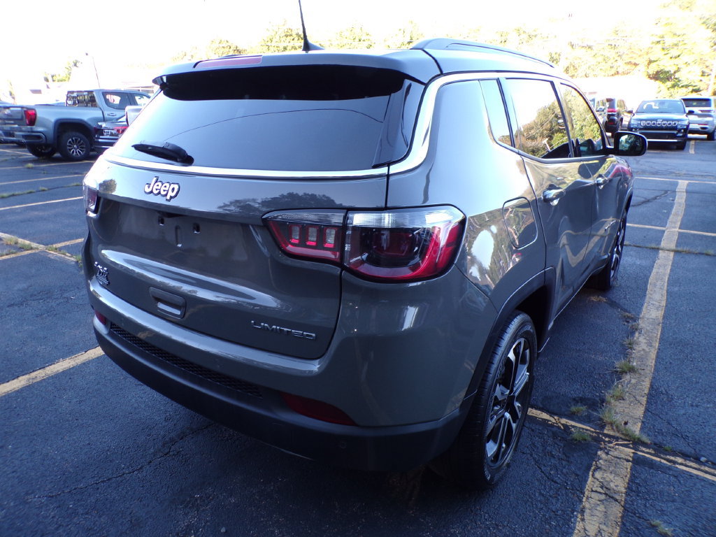 Used 2023 Jeep Compass Limited AWD/4WD image 11