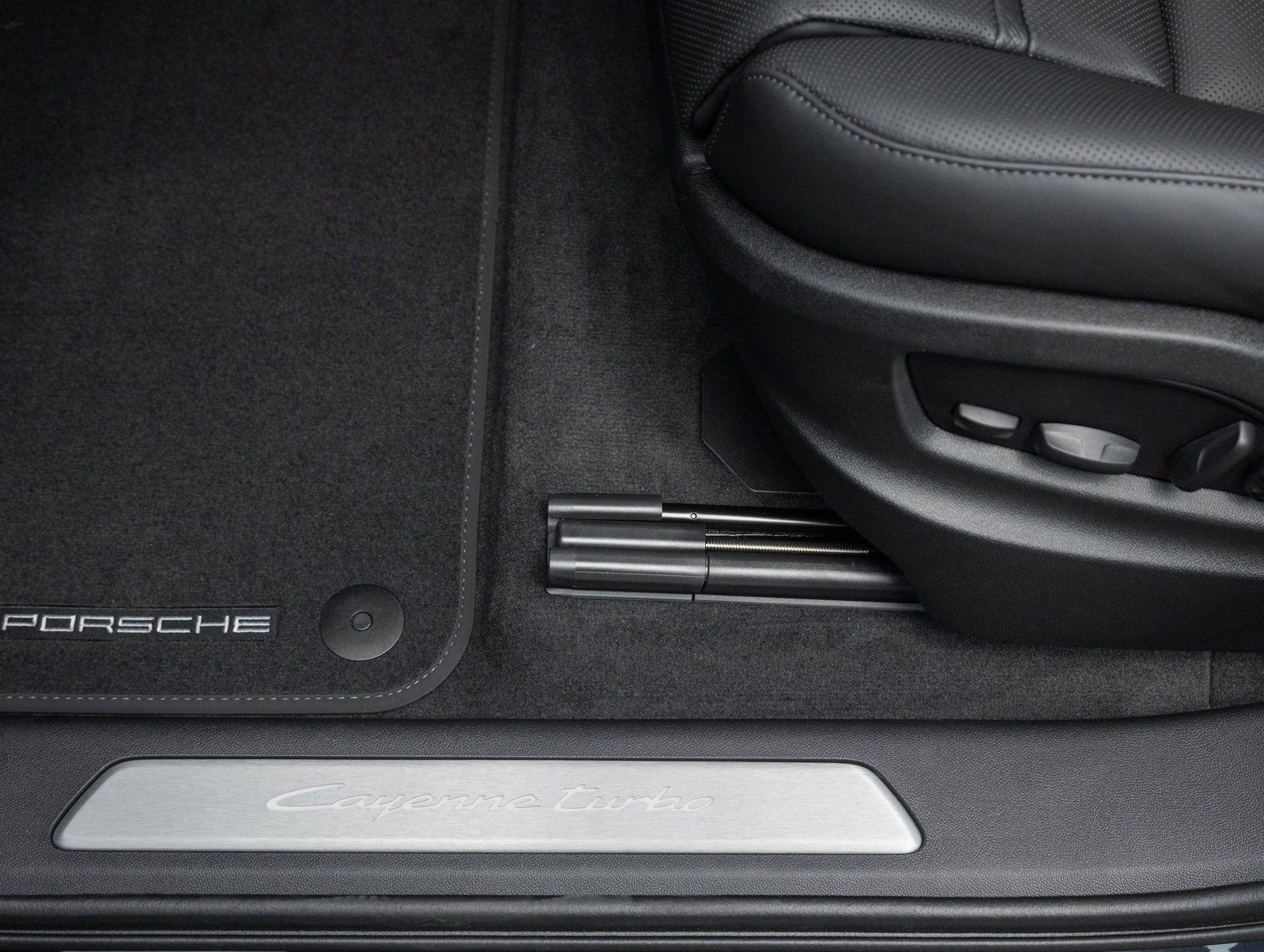 Used 2025 Porsche Cayenne Turbo image 22