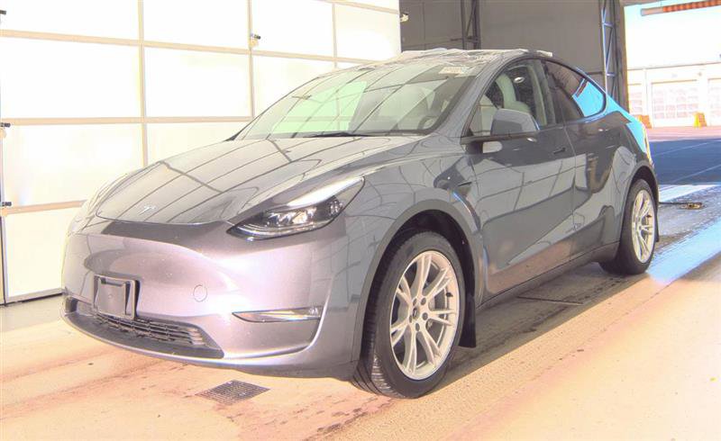 Used 2023 Tesla Model Y AWD image 4