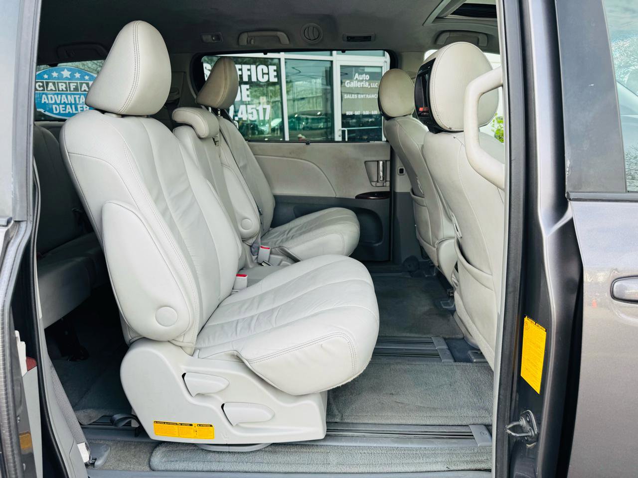 Used 2011 Toyota Sienna XLE image 24