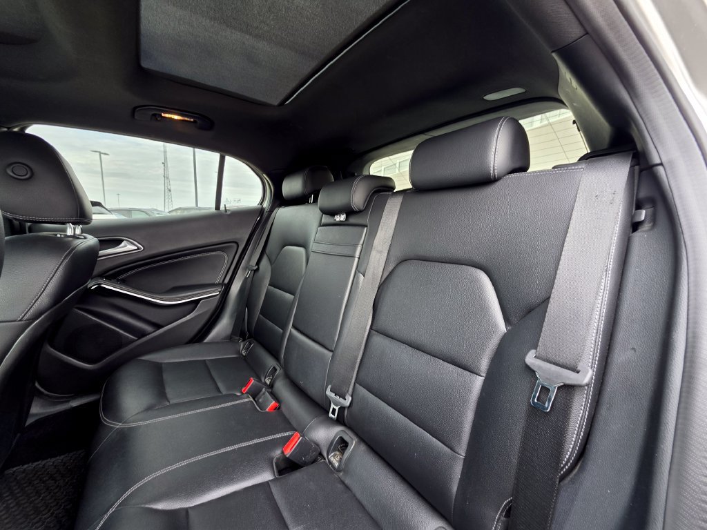 Used 2018 Mercedes-Benz GLA 250 4MATIC image 17