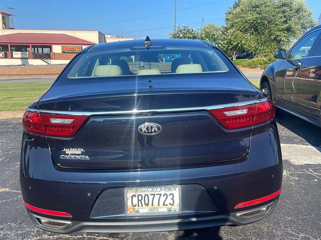 Used 2017 Kia Cadenza Premium w/ Luxury Package FWD image 8