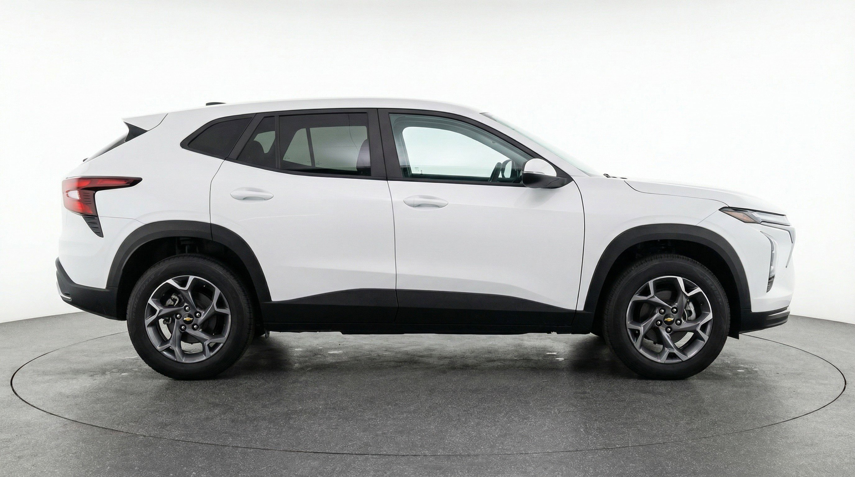Used 2025 Chevrolet Trax LT w/ LT Convenience Package image 11