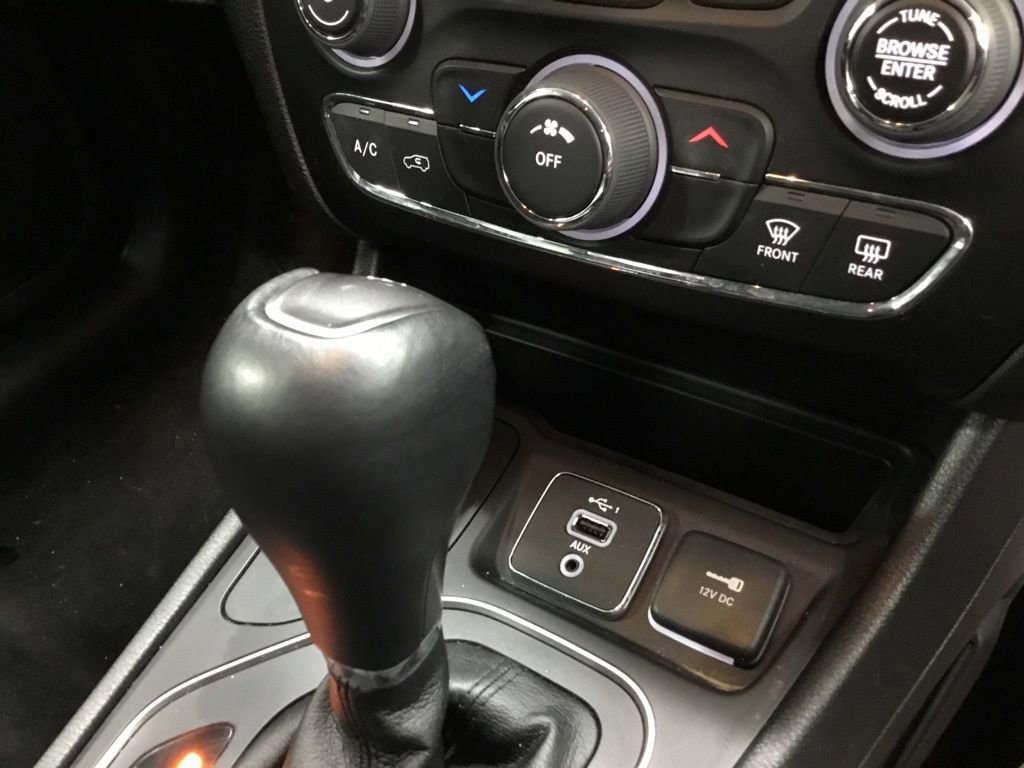 Used 2022 Jeep Cherokee Latitude w/ Advanced Safety Group AWD/4WD image 25