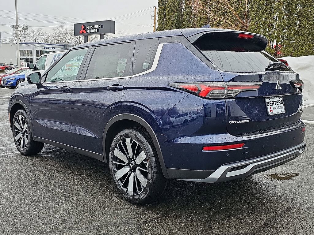New 2026 Mitsubishi Outlander SE AWD/4WD image 3