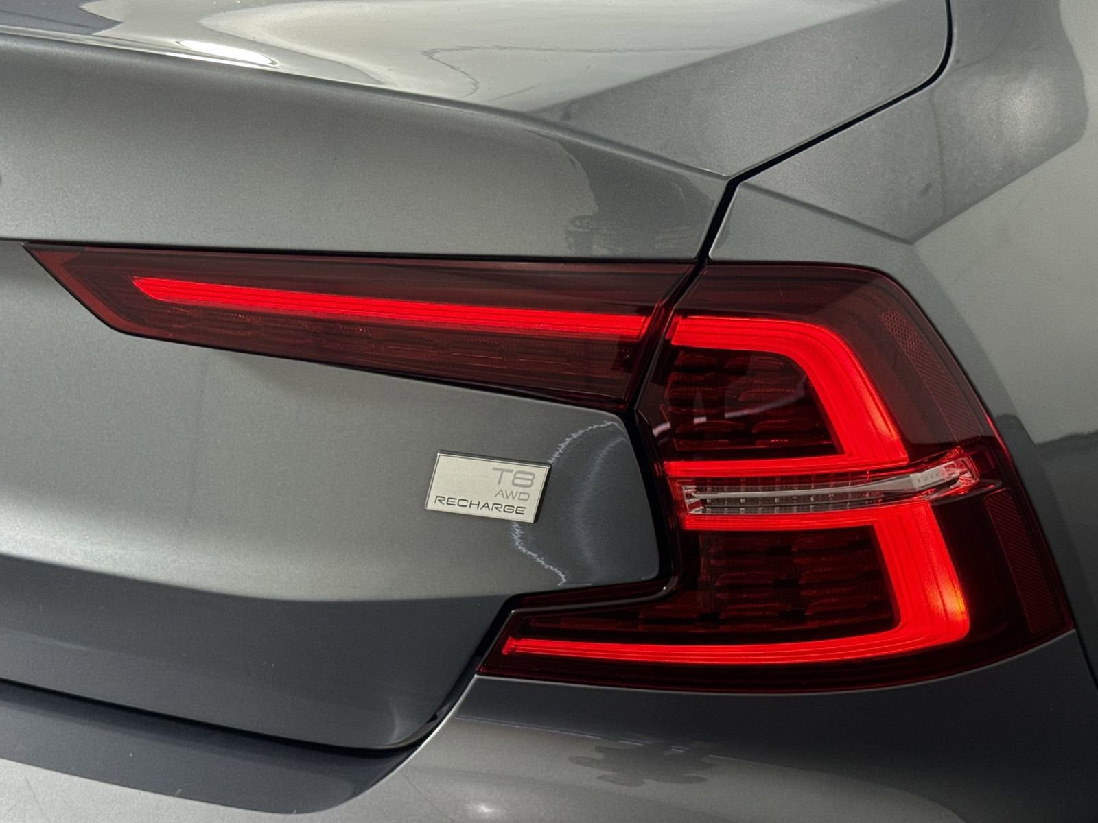 Used 2021 Volvo S60 T8 R-Design Expression image 31