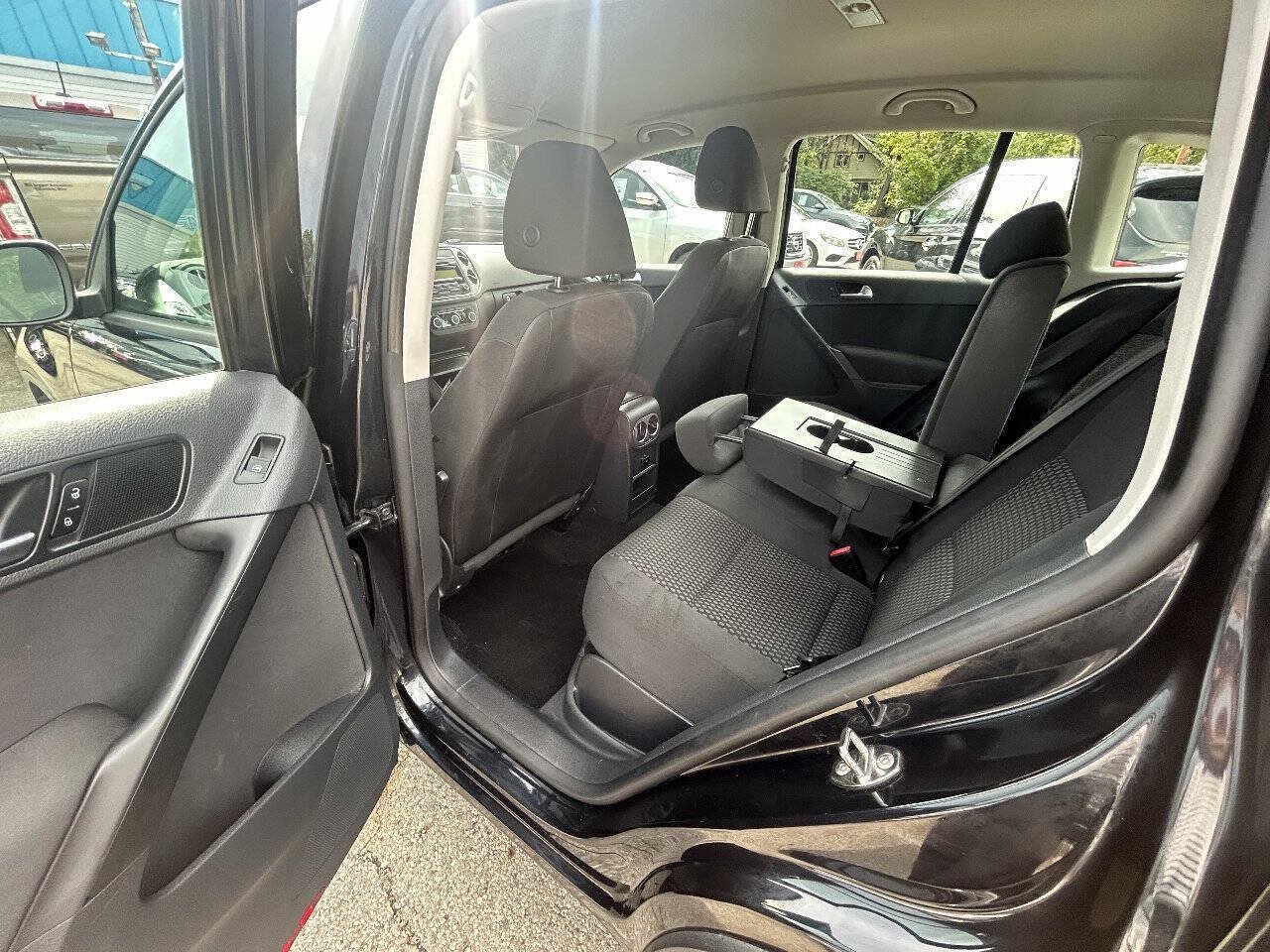 Used 2011 Volkswagen Tiguan S FWD image 6