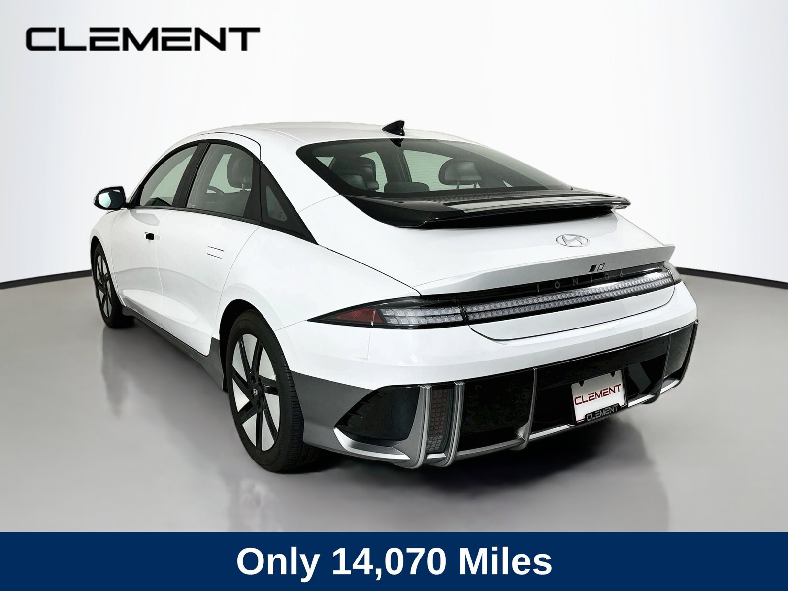 Used 2024 Hyundai Ioniq 6 SE RWD image 8