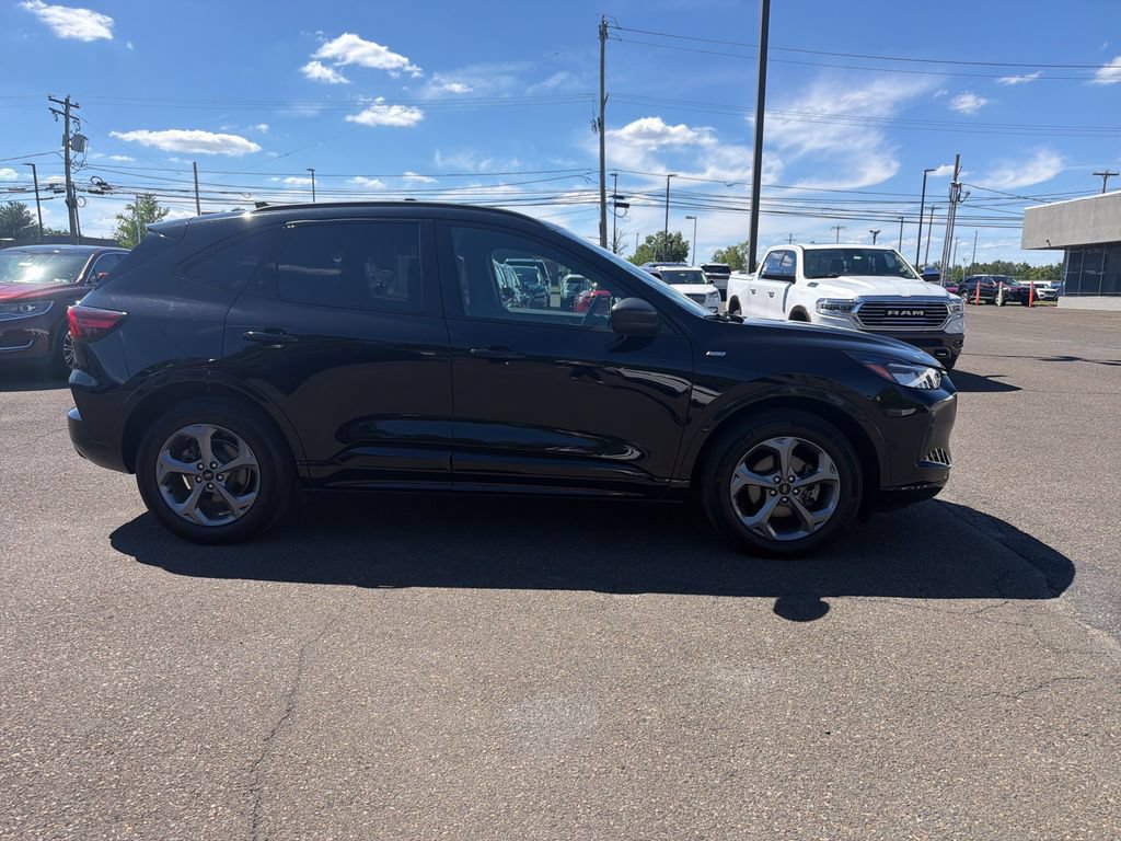 Used 2023 Ford Escape ST-Line w/ Tech Pack #1 AWD/4WD image 6