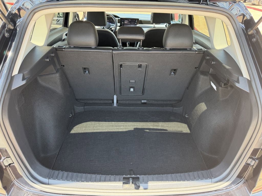 Used 2025 Volkswagen Taos SE FWD image 30