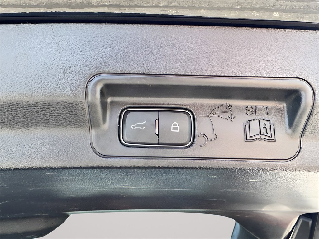 Used 2022 Ford Explorer Platinum w/ Equipment Group 601A image 46