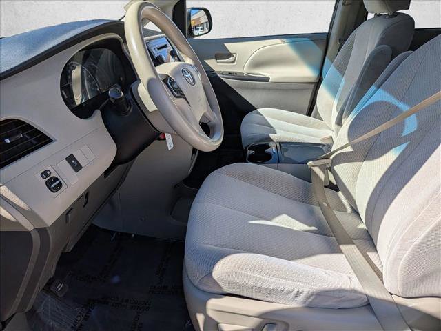 Used 2011 Toyota Sienna LE w/ Towing Pkg image 11