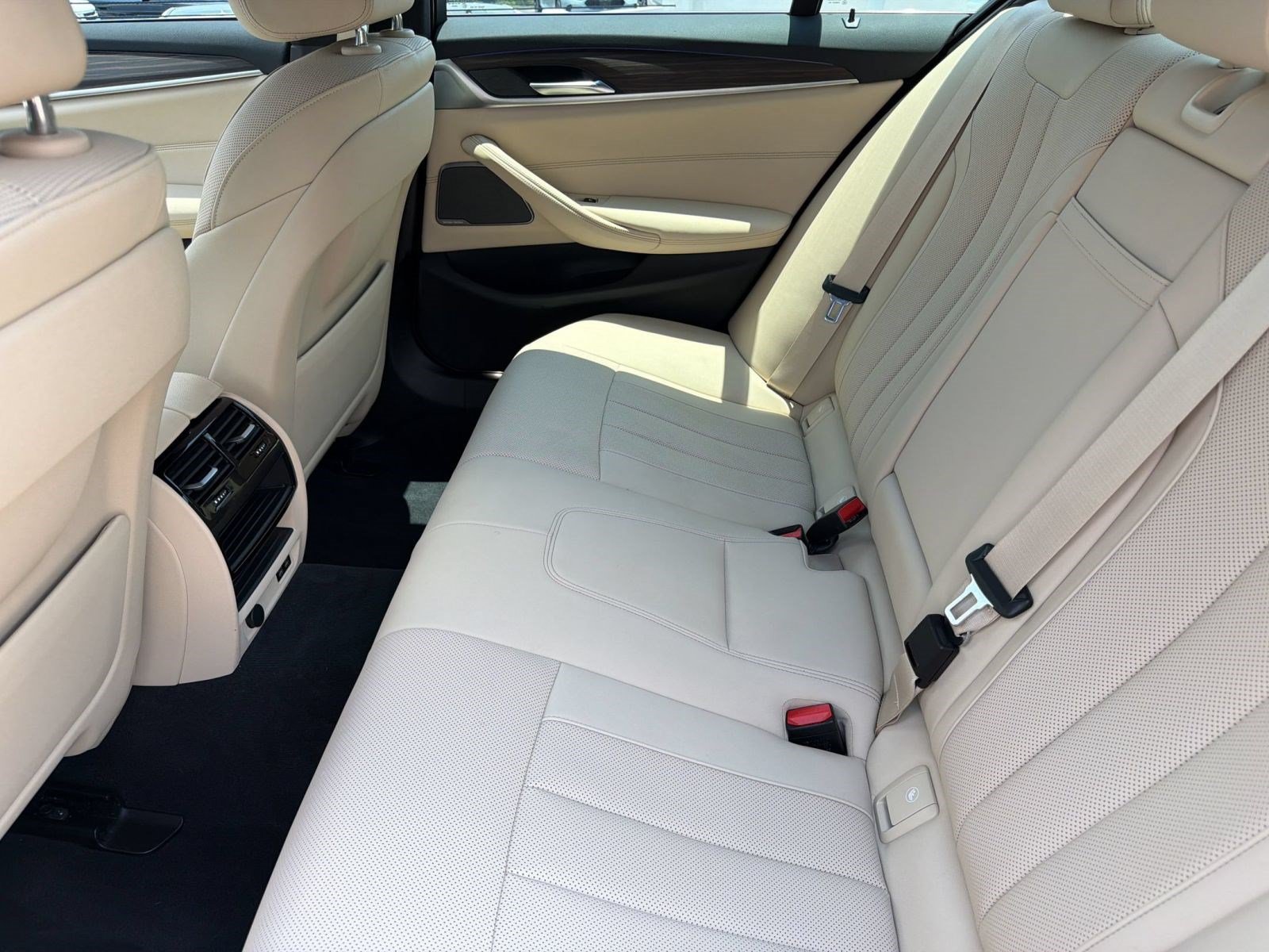 Certified 2023 BMW 530i w/ Premium Package RWD image 23