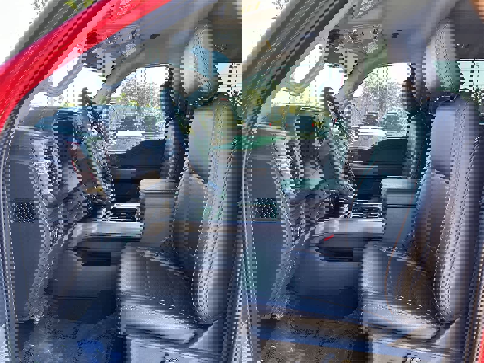 Used 2025 Ford F250 Lariat w/ Lariat Ultimate Package image 11