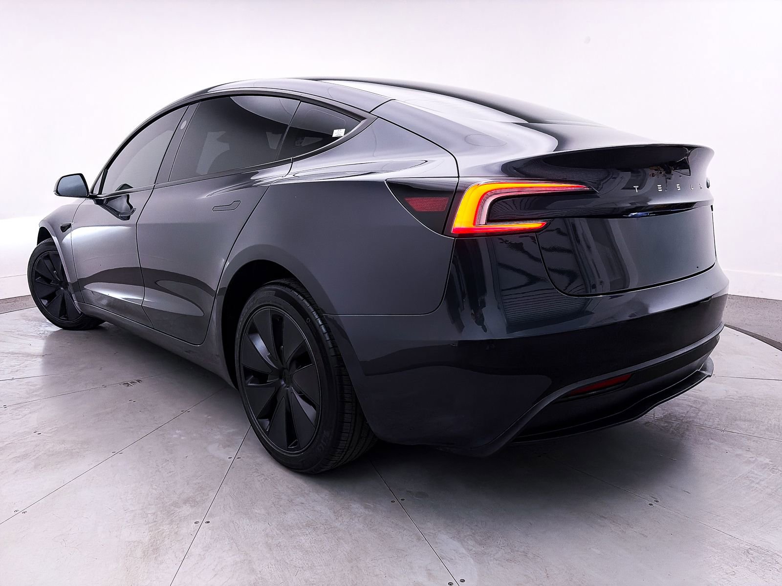 Used 2024 Tesla Model 3 Standard Range image 2