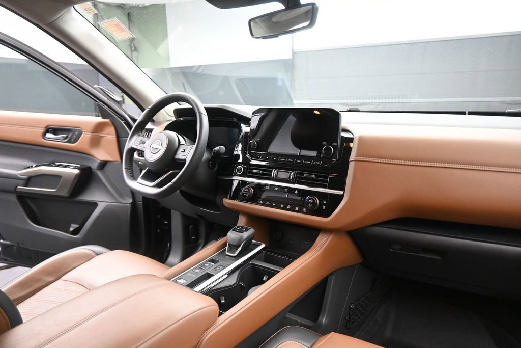 Used 2024 Nissan Pathfinder Platinum FWD image 21