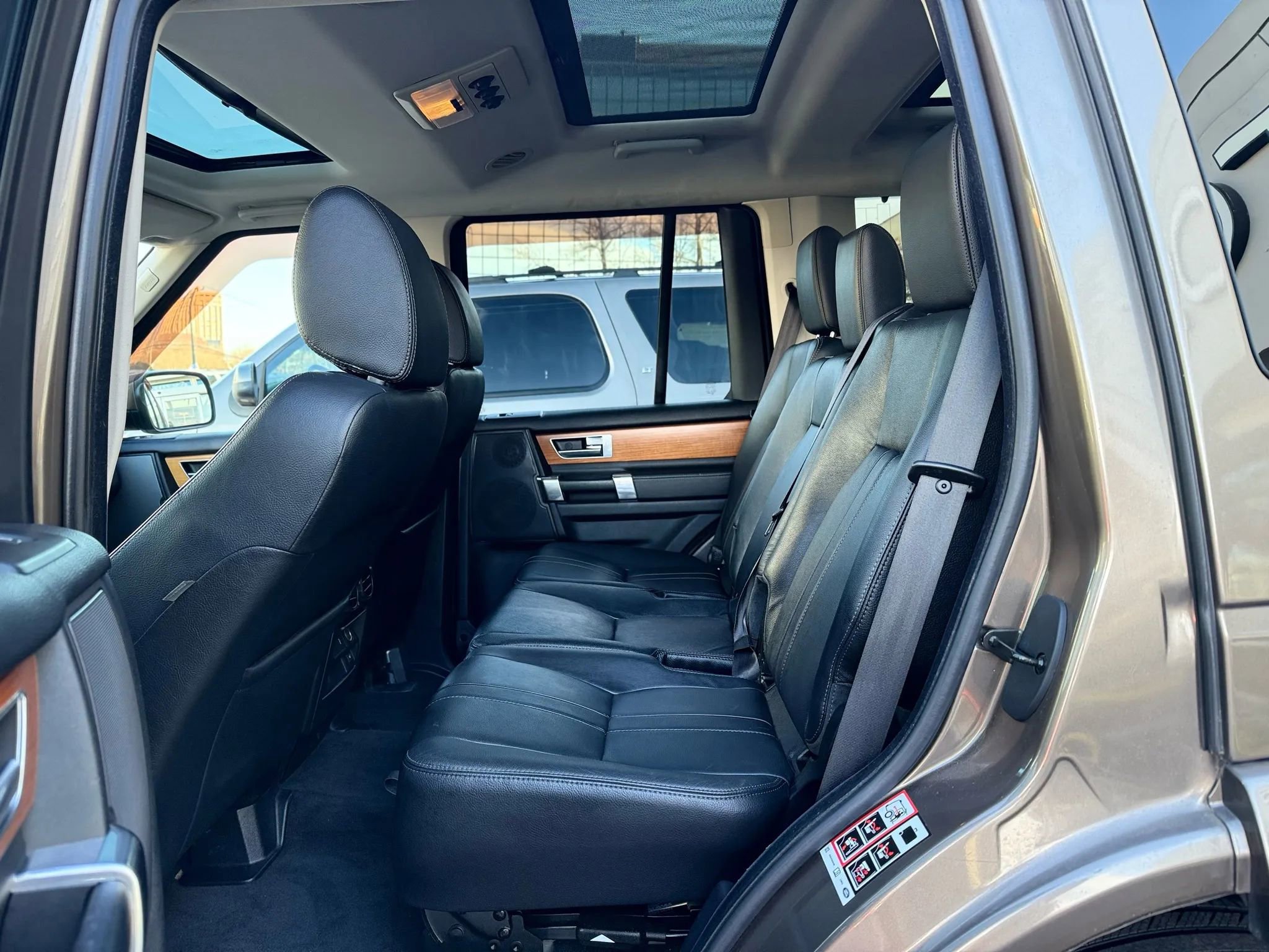 Used 2011 Land Rover LR4 HSE AWD/4WD image 30