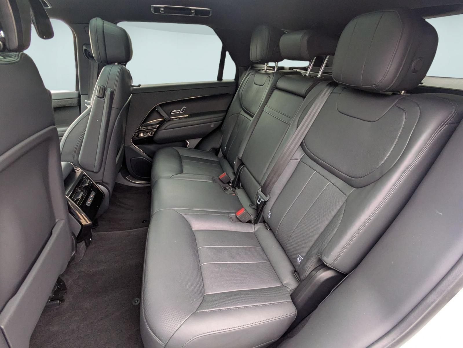 Used 2024 Land Rover Range Rover Sport SE AWD/4WD image 25
