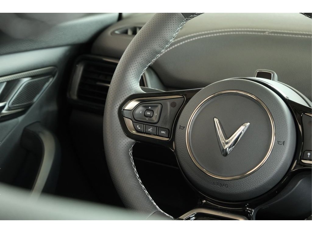 Used 2023 VinFast VF 8 Eco AWD/4WD image 9