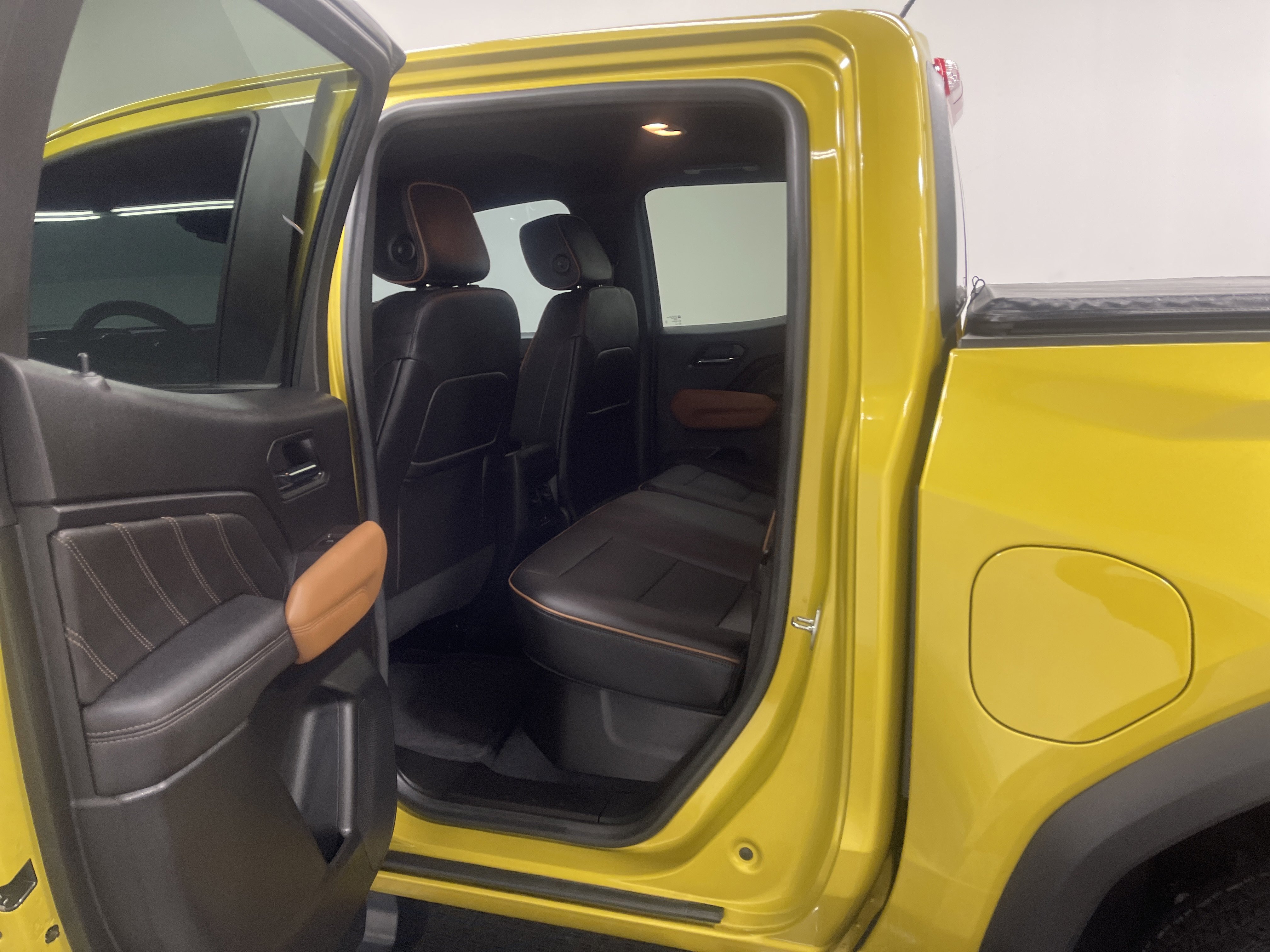 Used 2023 GMC Canyon AT4 w/ AT4 Premium Package image 13