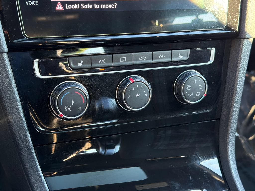 Used 2018 Volkswagen GTI SE FWD image 23