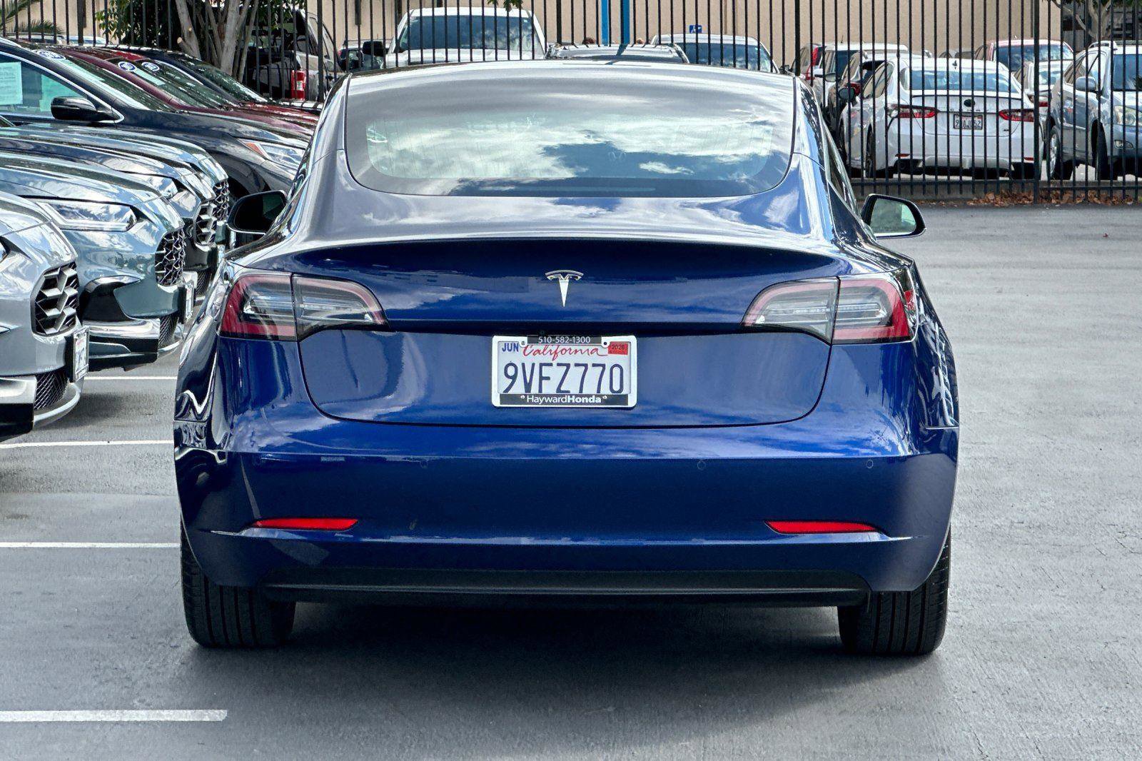 Used 2020 Tesla Model 3 Standard Range Plus image 4