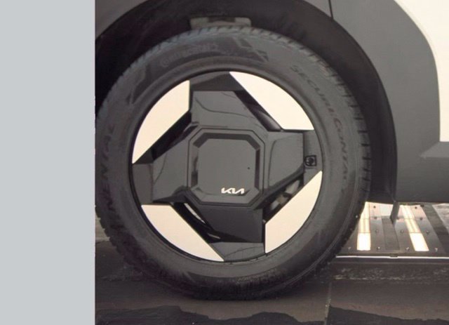 Certified 2024 Kia EV9 Light Long Range RWD image 20