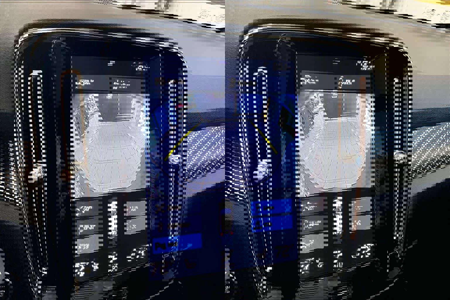 Certified 2022 Volvo XC40 T4 R-Design w/ Advanced Package image 27