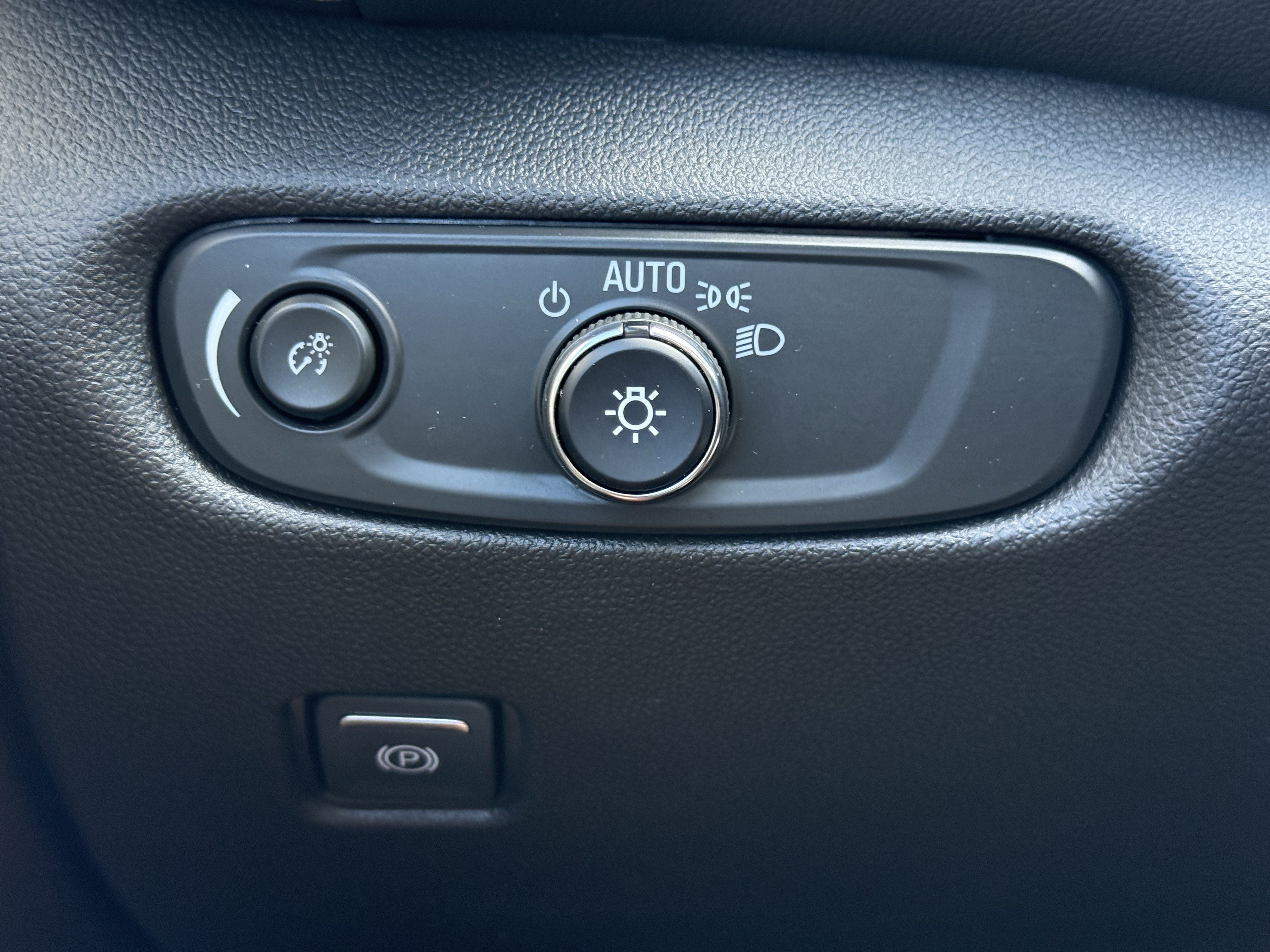 Used 2025 Chevrolet Blazer LT FWD image 28