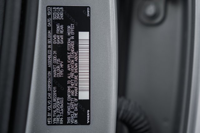 Used 2024 Volvo XC40 B5 Plus w/ Protection Package Premier image 40