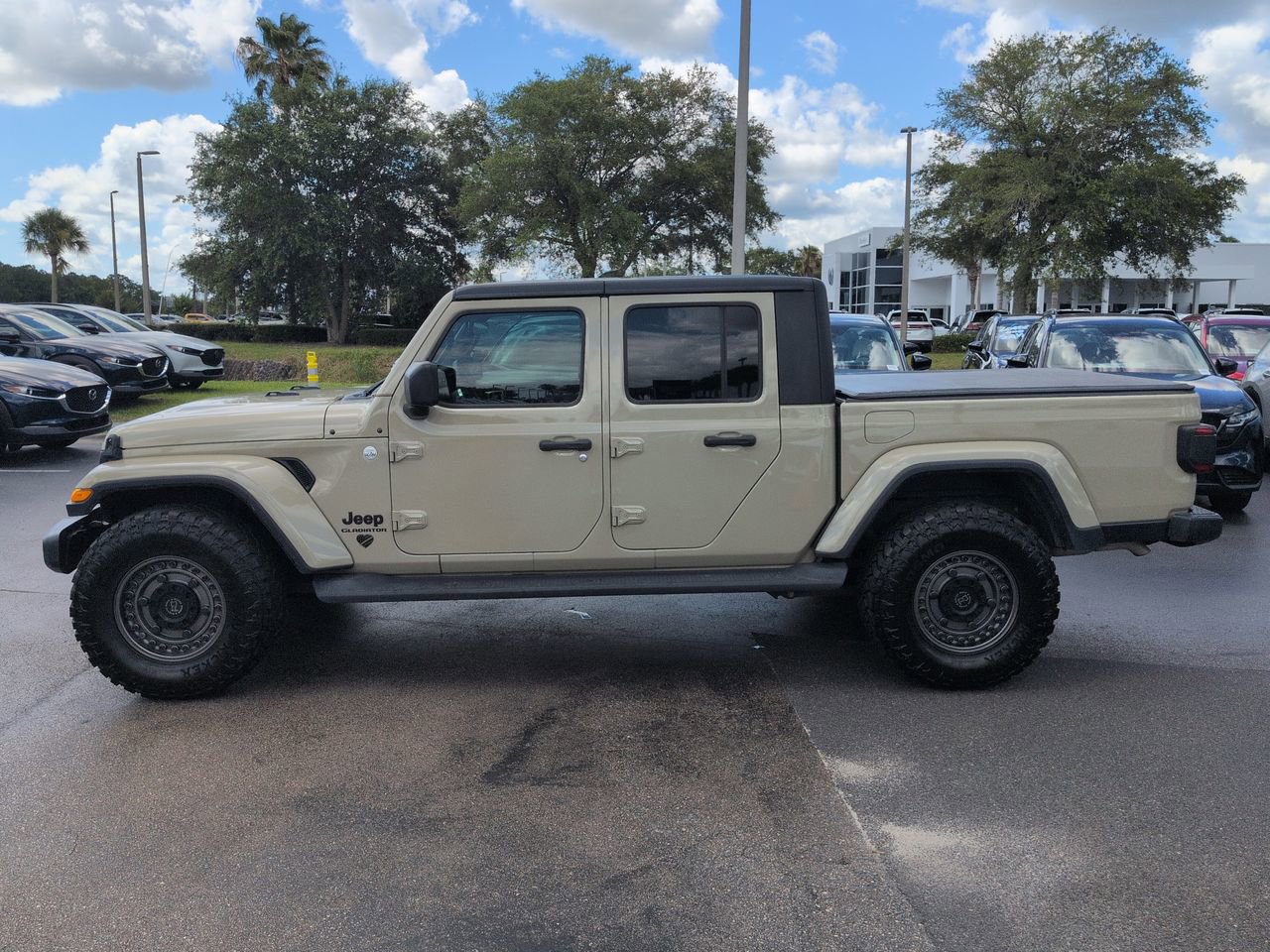 Used 2022 Jeep Gladiator Overland w/ Trailer Tow Package AWD/4WD image 7