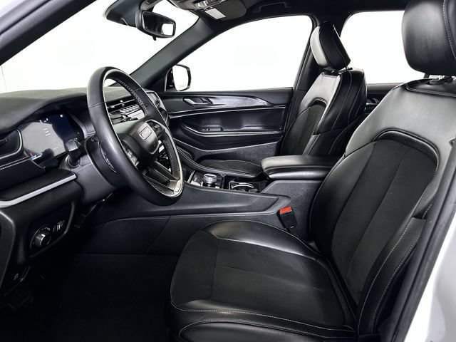 Used 2023 Jeep Grand Cherokee Altitude AWD/4WD image 20
